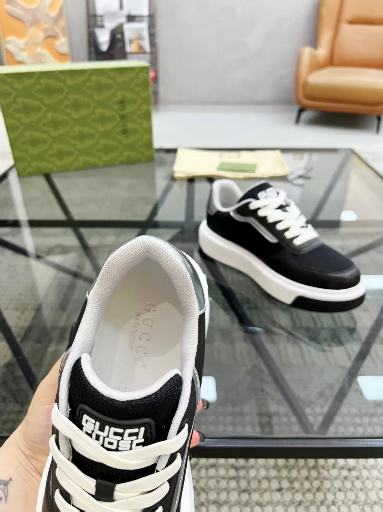 Factory price: 460💰Gucci new men's shoes GUCCI [Lightning] latest shoes are shipped. Original quality, fashionable, made of special materials, sheepskin lining, brand new packaging. The foot feels super comfortable and the workmanship is impeccable. Size: 38-45